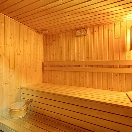 Dom Z Bala Chalet